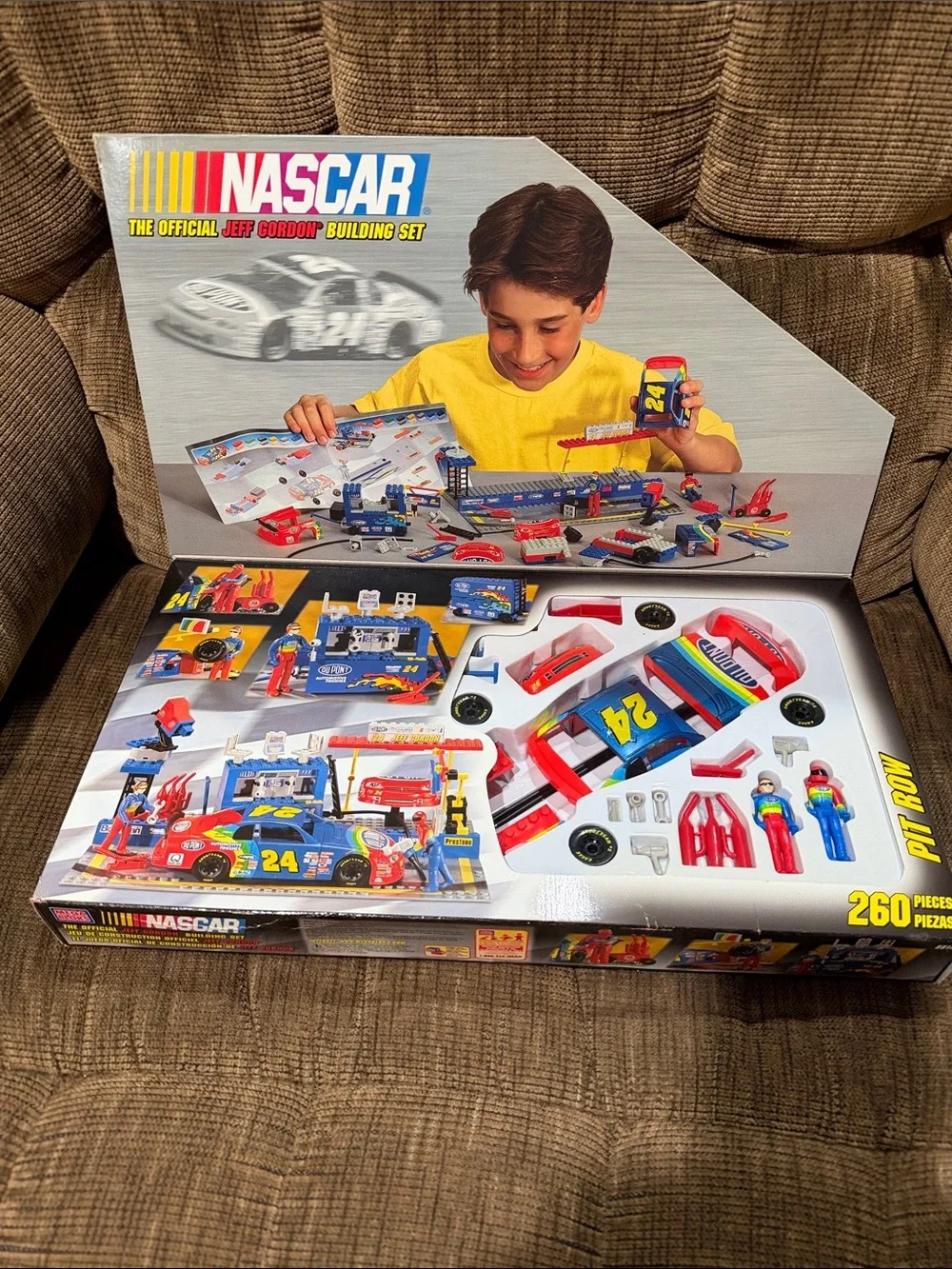 NASCAR Mega Bloks Jeff Gordon #24 Pit Row Building Set - Blue & Red